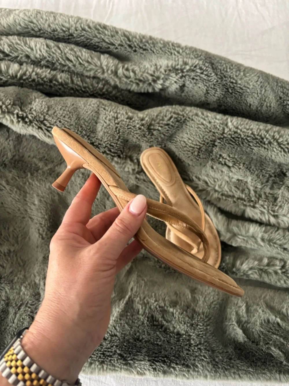 Zara Nude Suede Thong Sandals - Picture 2 of 3